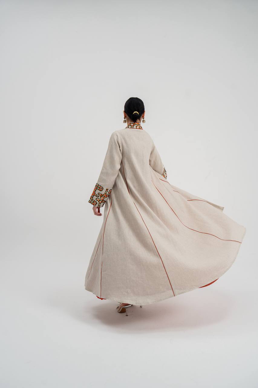 عباية من الكتان بلون بيج فاتح مطرزة. C:6743